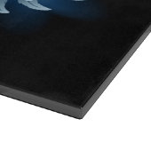 Blue Glows Angel Wings auf schwarzem Hintergrund Schneidebrett (Ecke)