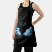 Blue Glows Angel Wings auf schwarzem Hintergrund Schürze (InSitu)