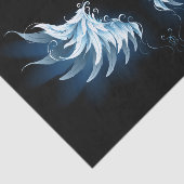 Blue Glows Angel Wings auf schwarzem Hintergrund Seidenpapier (Ausschnitt)