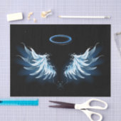 Blue Glows Angel Wings auf schwarzem Hintergrund Seidenpapier (Handwerk)