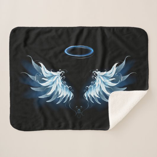 Blue Glows Angel Wings auf schwarzem Hintergrund Sherpadecke (Vorderseite (Horizontal))