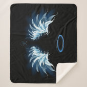 Blue Glows Angel Wings auf schwarzem Hintergrund Sherpadecke (Vorderseite)