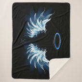 Blue Glows Angel Wings auf schwarzem Hintergrund Sherpadecke (Vorderseite)