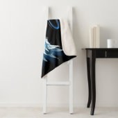 Blue Glows Angel Wings auf schwarzem Hintergrund Sherpadecke (Beispiel)