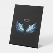 Blue Glows Angel Wings auf schwarzem Hintergrund Sockelschild (Vorderseite)