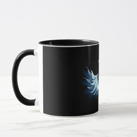 Blue Glows Angel Wings auf schwarzem Hintergrund Tasse (Links)