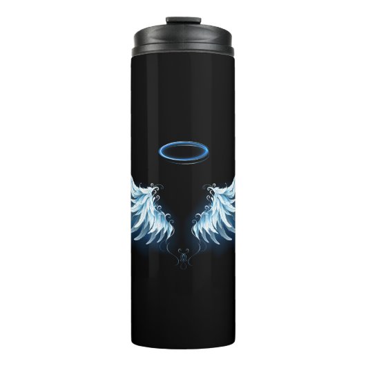 Blue Glows Angel Wings auf schwarzem Hintergrund Thermosbecher (Vorderseite)
