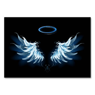 Blue Glows Angel Wings auf schwarzem Hintergrund Tischnummer