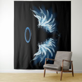 Blue Glows Angel Wings auf schwarzem Hintergrund Wandteppich (Beispiel)