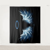 Blue Glows Angel Wings auf schwarzem Hintergrund Wandteppich (Vorderseite)