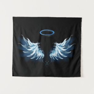Blue Glows Angel Wings auf schwarzem Hintergrund Wandteppich