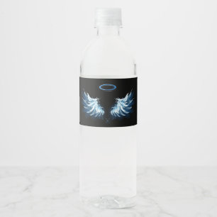 Blue Glows Angel Wings auf schwarzem Hintergrund Wasserflaschenetikett