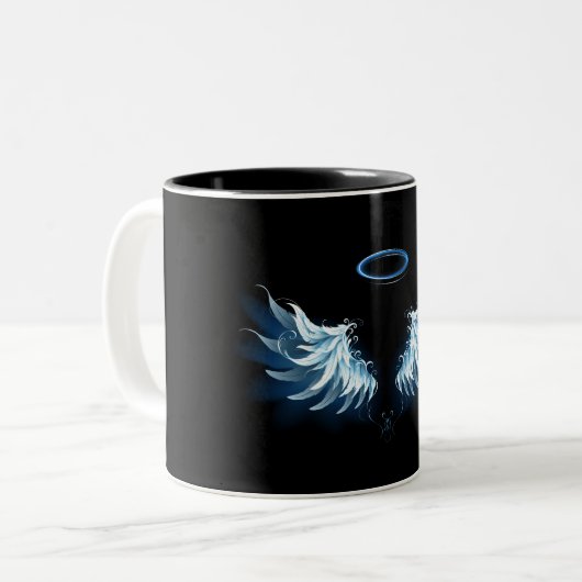 Blue Glows Angel Wings auf schwarzem Hintergrund Zweifarbige Tasse (Vorderseite Links)
