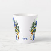 Blue Gnome Holiday wünscht Personalisiert Milchtasse (Vorderseite)