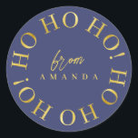 Blue Gold Christmas Ho Ho Ho ID1009 Runder Aufkleber<br><div class="desc">Wenn Sie sich fragen, welche Farbkombinationen Sie für Ihre Weihnachtsdekoration und Geschenkartikel in diesem Jahr auswählen sollten, habe ich Sammlungen von aufeinander abgestimmten Mustern erstellt, um das Leben ein wenig leichter zu machen. Dieses elegante Weihnachtstypografie-Design zeigt 'Ho Ho Ho Ho' in einem runden Muster in Gold, auf der Hintergrundfarbe Ihrer...</div>