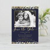 Blue & Gold Confetti Foto Hochzeit Sichern Sie das Einladung (Stehend Vorderseite)