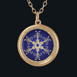Blue, Gold Glitzer Snowflake Necklace Vergoldete Kette<br><div class="desc">Diese festliche Marine und königsblau mit goldenen Imitaten Glitzer (PRINTED) Schneeflocken Halskette passt zu der Hochzeitseinladung unten gezeigt. Es wäre ein perfektes Dankeschön für Ihre Bridesmaid, Blume Girls, Trauzeugin oder jemand anderes in Ihrer Hochzeitsfeier. Der Text ist anpassbar. Sie können auch eine silberfarbene Oberfläche oder Sterling Silber wählen. Wenn Sie...</div>