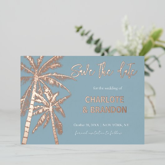 Blue Gold Palm Trees Beach Hochzeit Save the Date Folieneinladung (Stehend vorne)