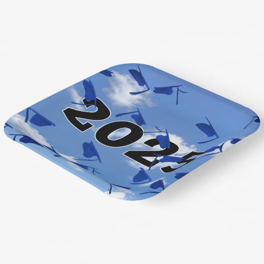 Blue Graduation Caps 2025 in Sky Pappteller (Gewinkelt)