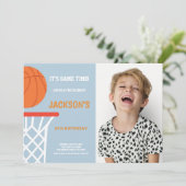 Blue Gray Background Basketball Einladungen Foto (Stehend Vorderseite)