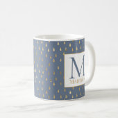 Blue Gray Gold Raindrop Modern Trendy Monogram Kaffeetasse (VorderseiteRechts)