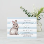 Blue Gray Stripes Bunny Heart Baby Dusche einladen Einladung (Stehend Vorderseite)