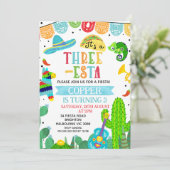 Blue Green Es ist ein dreistündiges Fiesta Geburts Einladung (Stehend Vorderseite)
