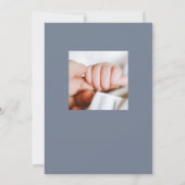 Blue Greenery Wreath Foto Geburtserklärung Einladung (Rückseite)