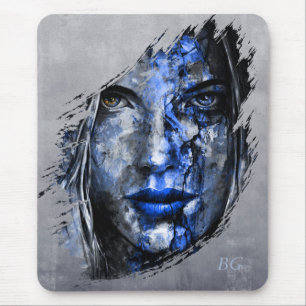 Blue Grey Bad Girl Gesicht und Monogramm Mousepad