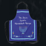 Blue HANUKKAH Menorah Customize Schürze<br><div class="desc">Personalisieren Fügen Sie Ihren Namen hinzu und passen Sie Ihre Urlaubszeit-Nachricht an. Ich Liebe Malerei und Design! Ich hoffe,  dir gefällt mein Kunstwerk.</div>