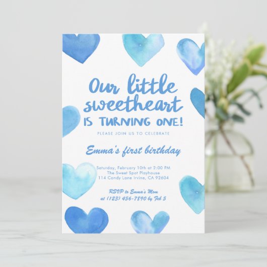Blue Heart 1st Birthday Invitation Boy Sweetheart Einladung (Stehend Vorderseite)