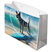 Blue Heeler Beach Surfanstrich Große Geschenktüte (Rückseite Schrägansicht)