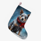 Blue Heeler Dog in Schnee Weihnachten Kleiner Weihnachtsstrumpf (Vorderansicht (hängend))