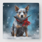 Blue Heeler Dog in Schnee Weihnachten Quadratische Wanduhr (Vorderseite)