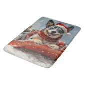 Blue Heeler Hund in Sledge Lass es Schnee Weihnach Badematte (Schrägansicht)