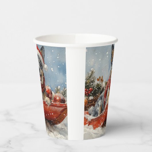 Blue Heeler Hund in Sledge Lass es Schnee Weihnach Pappbecher (Links)