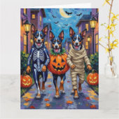 Blue Heeler Hunde Trick-or-Treating in Halloween C Karte (Gelbe Blume)