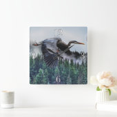 Blue Heron & Misty Forest Wildlife Quadratische Wanduhr (Zuhause)