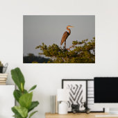 Blue Heron on Tree Oben Poster (Heimbüro)