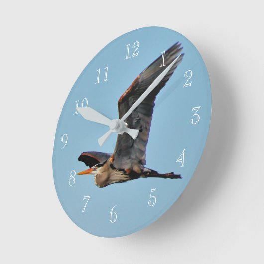 Blue Heron Runde Wanduhr (Winkel)