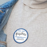 Blue High School Varsity Choir individuell anpassb Button<br><div class="desc">Dieser moderne blaue High School Chorknopf zeigt den Schüler- und Chornamen unter dem musikalischen Personal mit drei Stilen und Musiknoten. Für Sänger,  Chorlehrer oder Regisseure,  die für ein großartiges Abschluss-Sake-Geschenk sorgen,  individuell anpassen.</div>