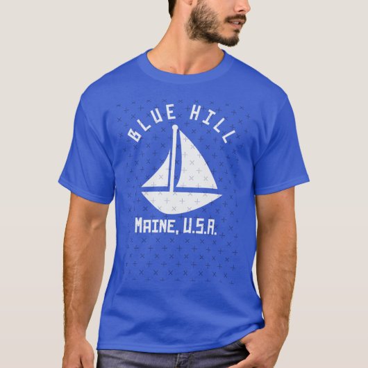 Blue Hill Maine Segelboote mit weißem Text abstrak T-Shirt (Vorderseite)