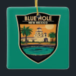 Blue Hole New Mexico Reisen Art Abzeichen Keramikornament<br><div class="desc">Das Blaue Loch im Vektorkunststil. Das Blue Hole von Santa Rosa,  oder einfach das Blue Hole,  ist ein kreisförmiger,  glockenförmiger Pool oder ein kleiner See entlang der Route 66 östlich von Santa Rosa.</div>