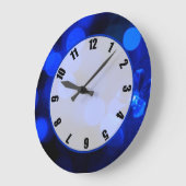 Blue Holiday Lights Große Wanduhr (Winkel)
