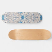 Blue Honeysuckle (von William Morris) Skateboard (Horizontal)