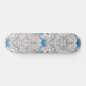 Blue Honeysuckle (von William Morris) Skateboard (Horizontal)