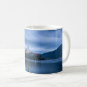Blue Hour am Lake Bled Foto Landschaft Kaffeetasse (VorderseiteRechts)