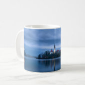 Blue Hour am Lake Bled Foto Landschaft Kaffeetasse (Vorderseite Links)
