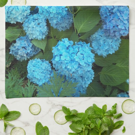 Blue Hydrangea Blooms Floral Geschirrtuch (Gefaltet)