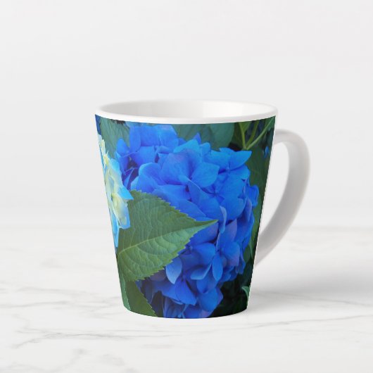 Blue Hydrangea Blooms Floral Milchtasse (Rechte Ecke)